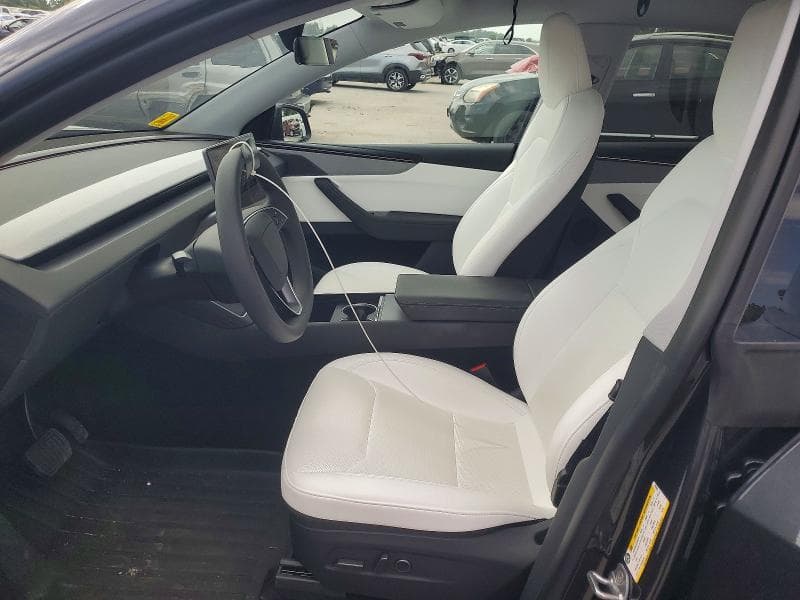 2026 TESLA MODEL Y 7