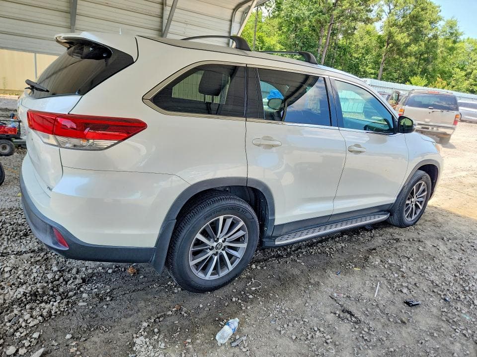 2019 TOYOTA HIGHLANDER XLE 3
