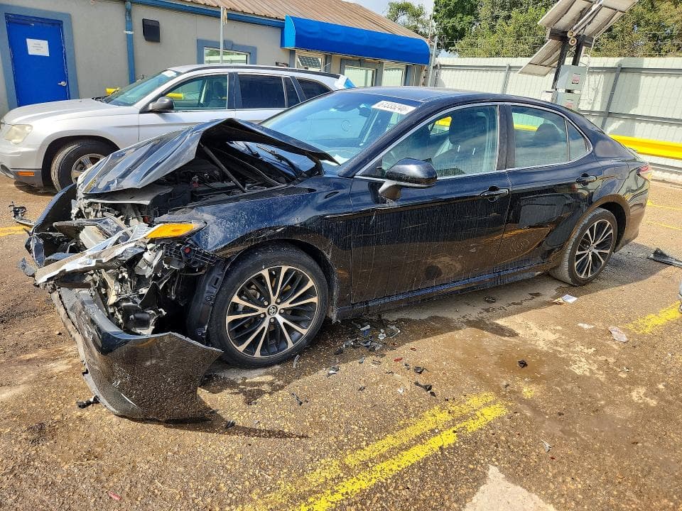 2019 TOYOTA CAMRY SE - 1
