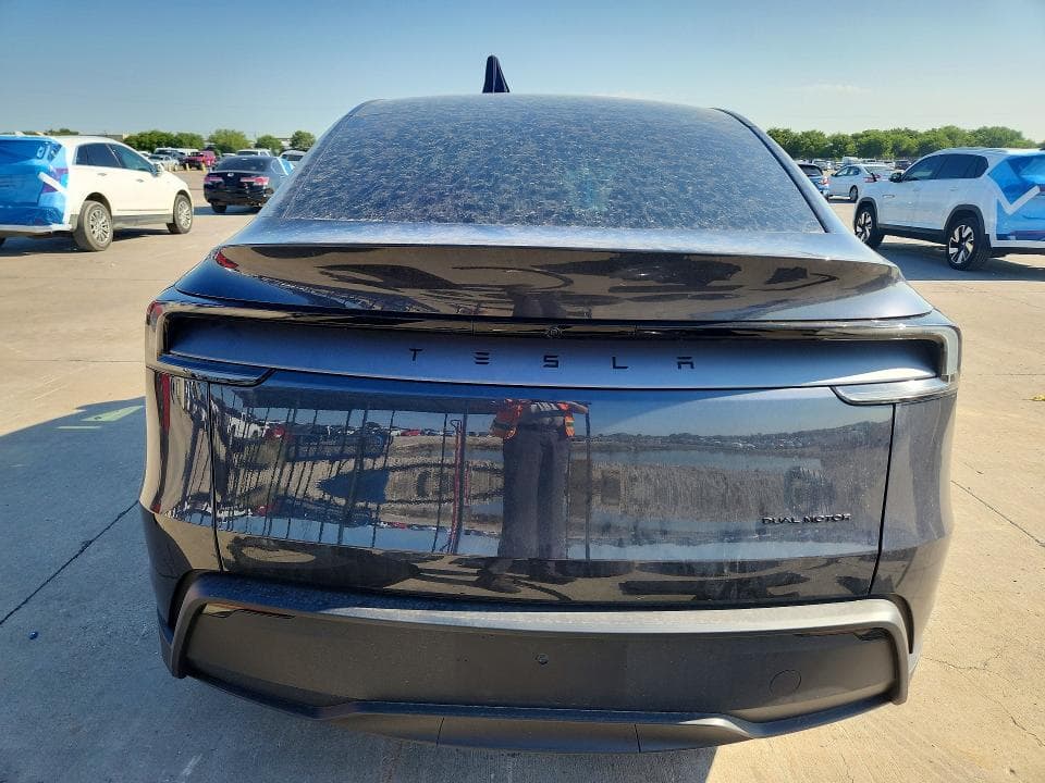 2026 TESLA MODEL Y 6