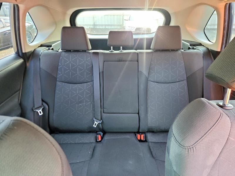 2019 TOYOTA RAV4 XLE 10