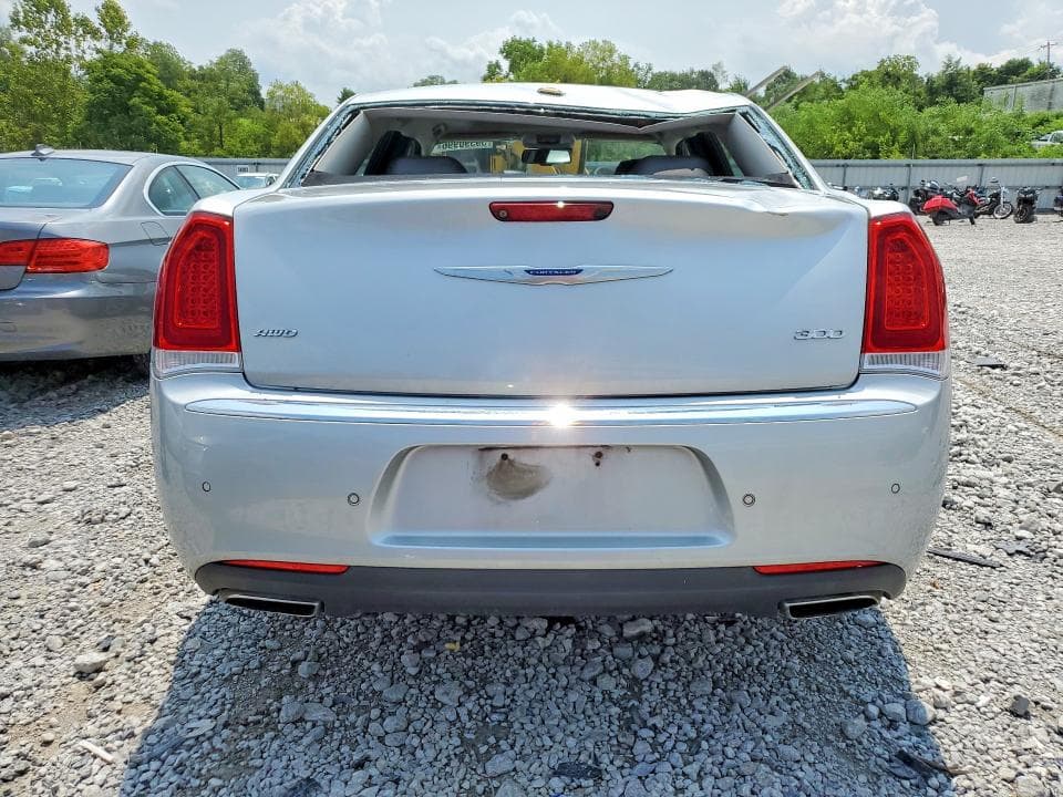 2019 CHRYSLER 300 LIMITED 6