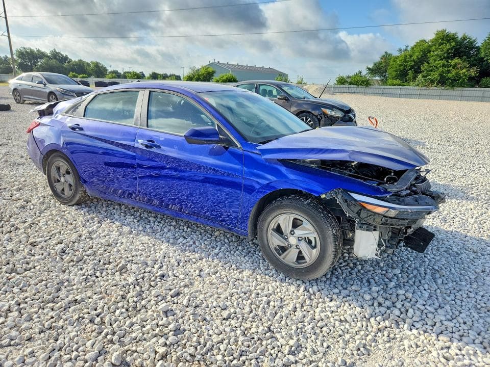2025 HYUNDAI ELANTRA SE 4