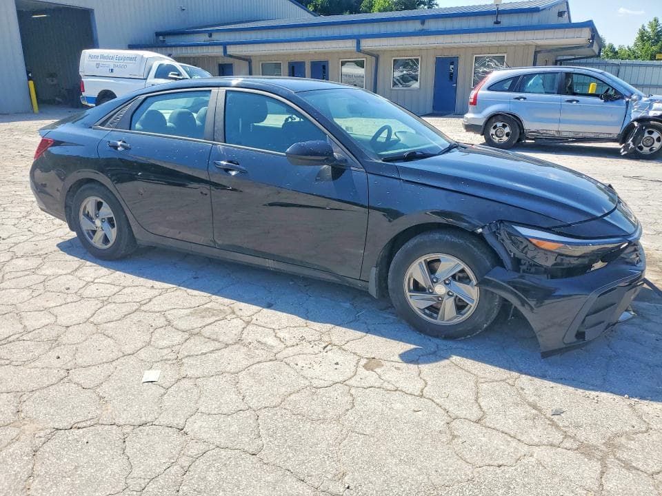 2024 HYUNDAI ELANTRA SE 4