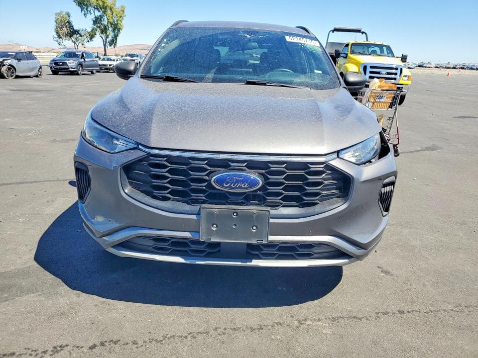 2023 FORD ESCAPE ST LINE 5