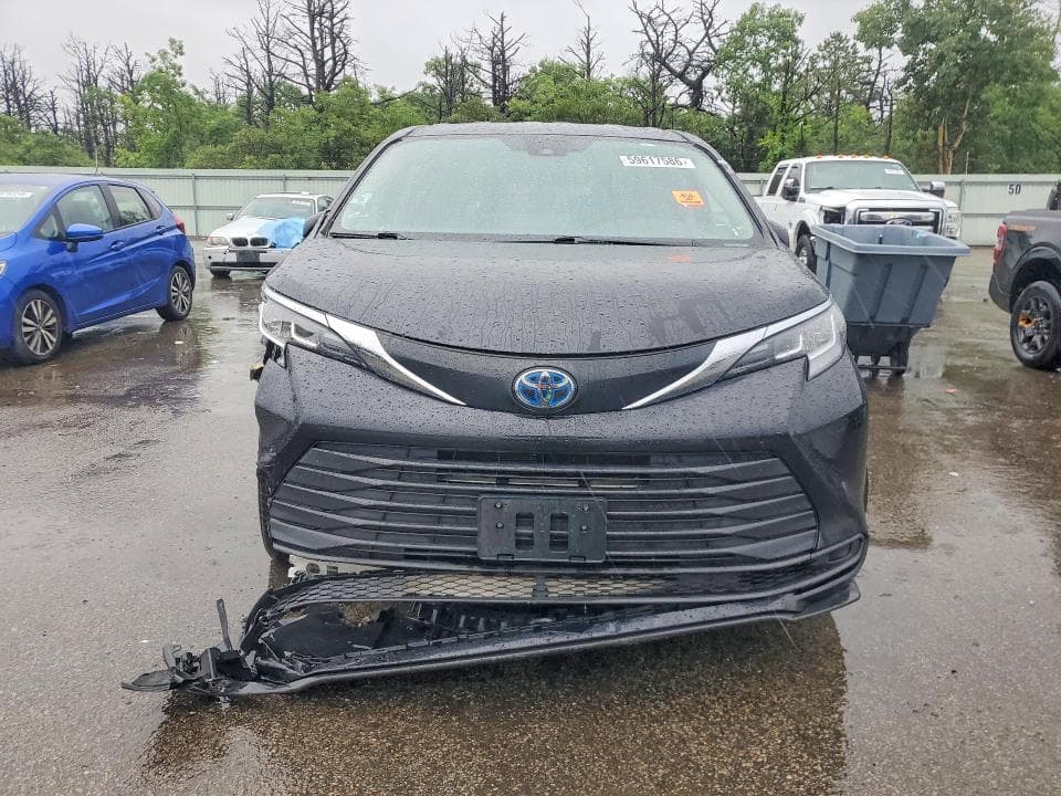 2021 TOYOTA SIENNA LE 5