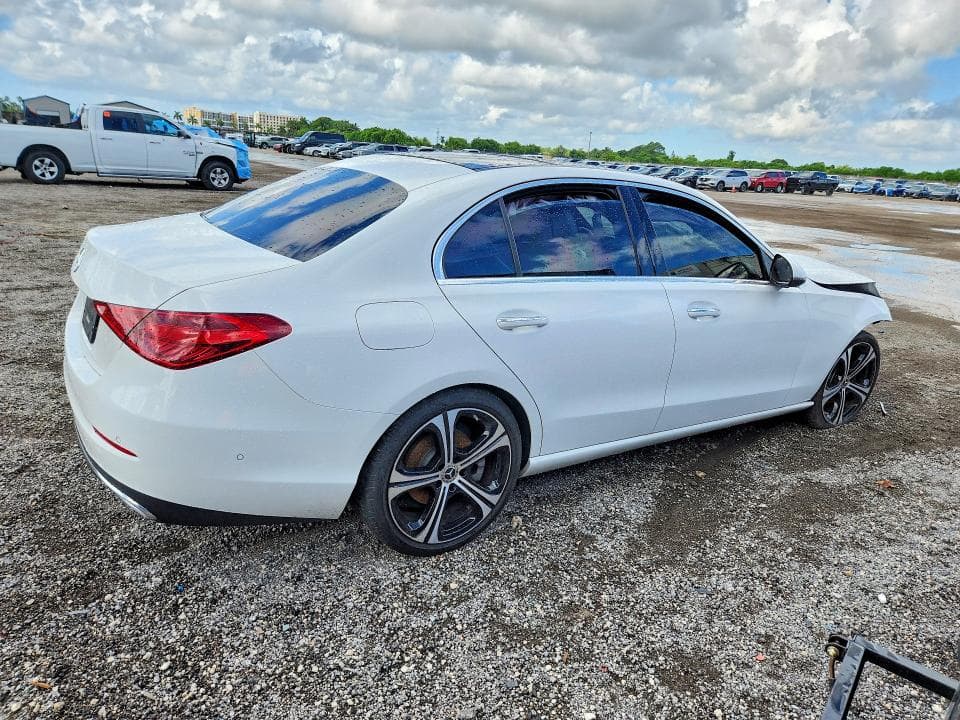 2025 MERCEDES-BENZ C 300 3