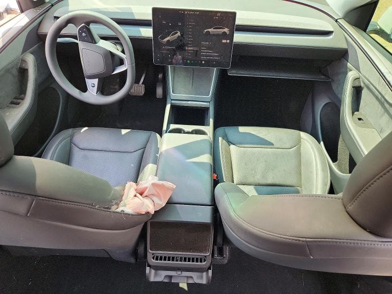 2026 TESLA MODEL Y 8