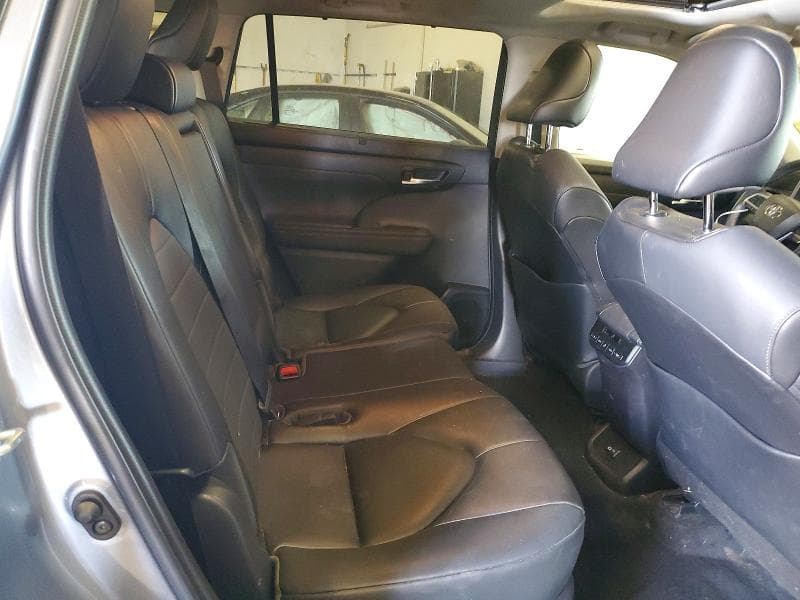 2023 TOYOTA HIGHLANDER XLE 10