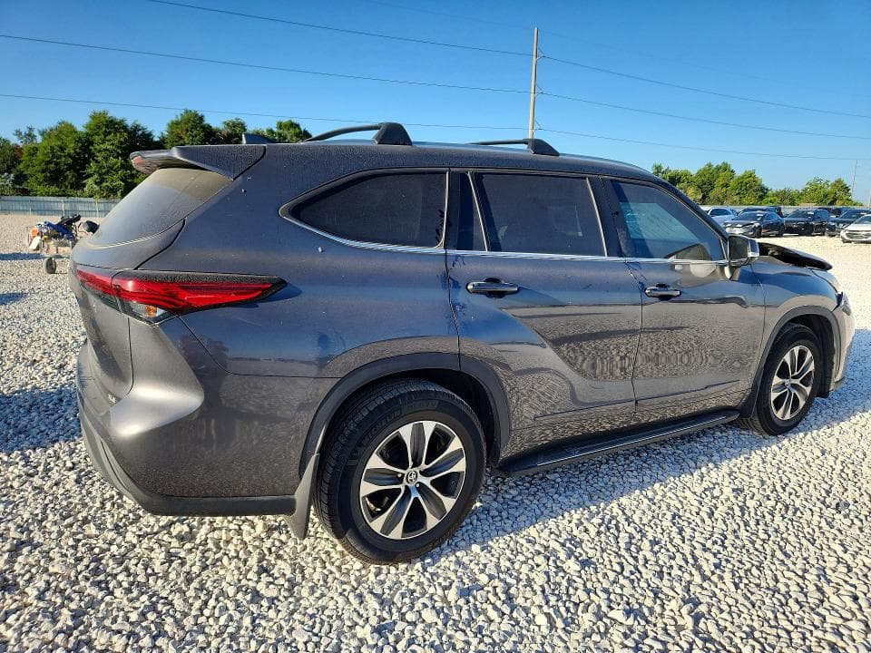 2021 TOYOTA HIGHLANDER XLE 3