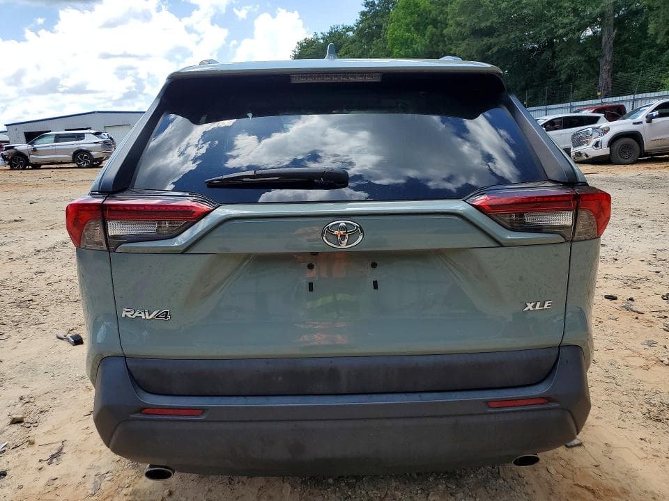 2020 TOYOTA RAV4 XLE 6