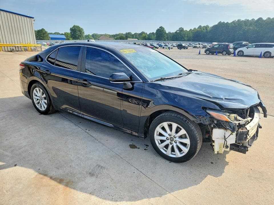 2019 TOYOTA CAMRY LE 4