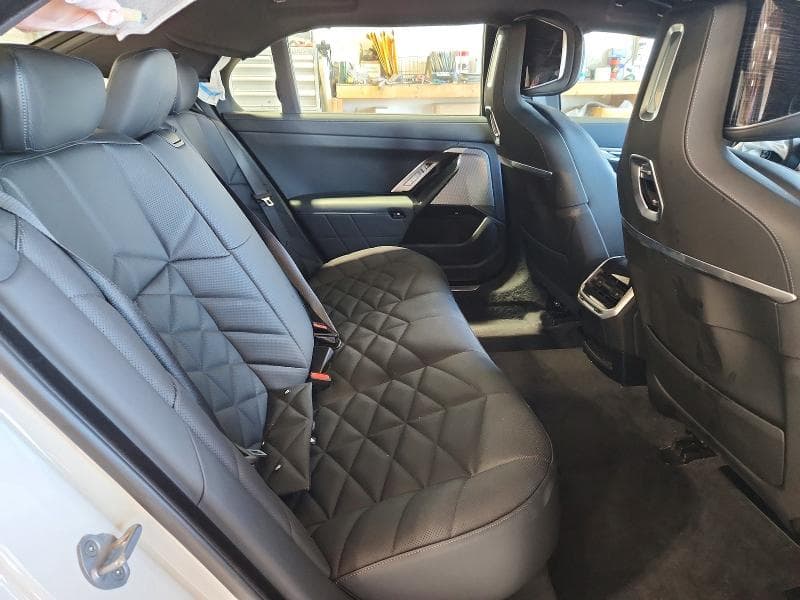2026 BMW 740 XI 10
