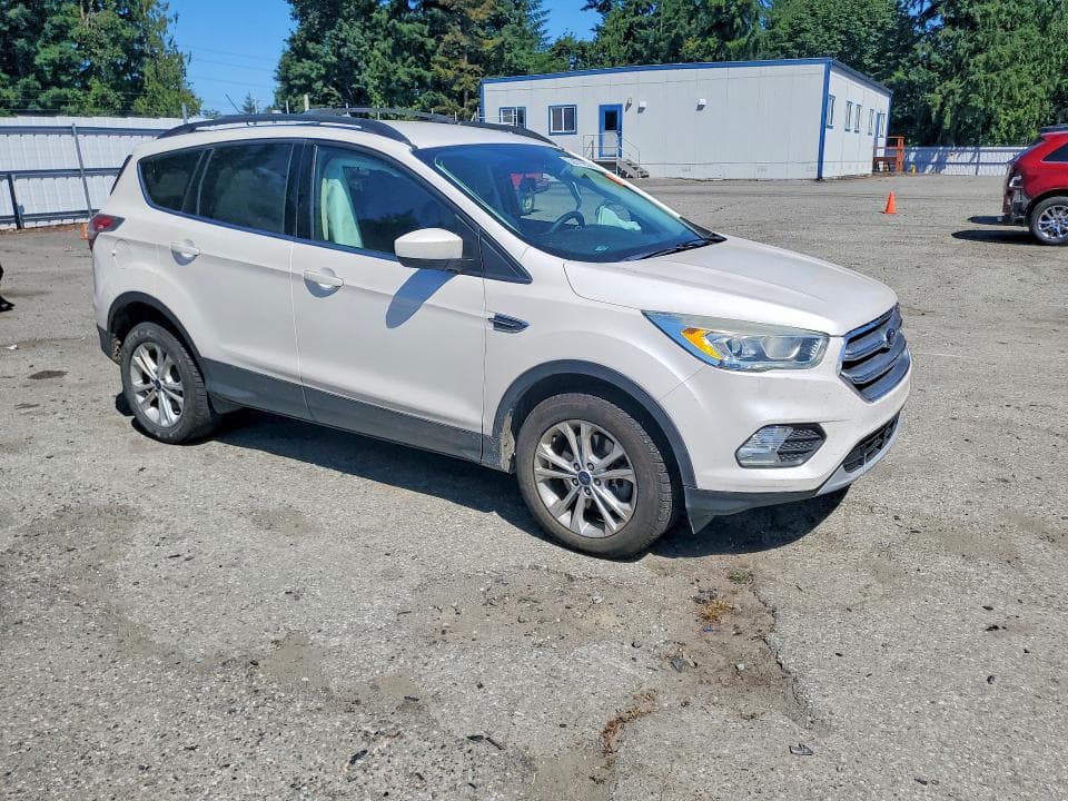 2017 FORD ESCAPE SE 4