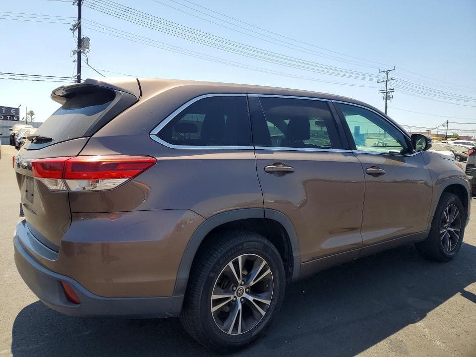 2018 TOYOTA HIGHLANDER LE 3