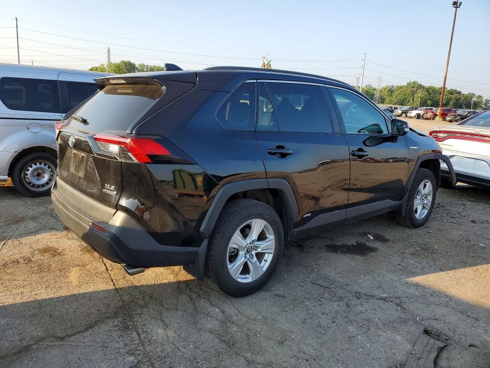 2019 TOYOTA RAV4 HYBRID XLE 3