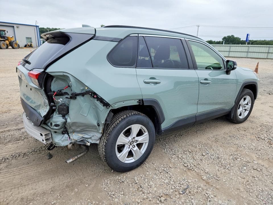 2019 TOYOTA RAV4 XLE 3