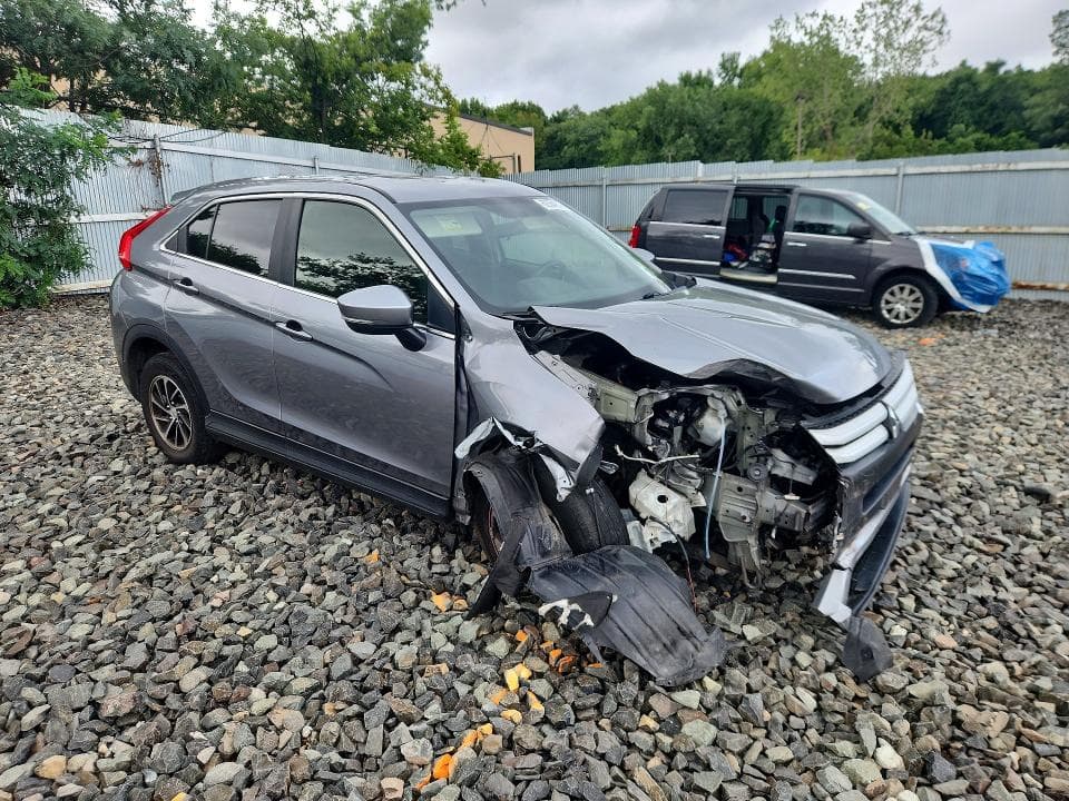 2020 MITSUBISHI ECLIPSE CROSS ES 4