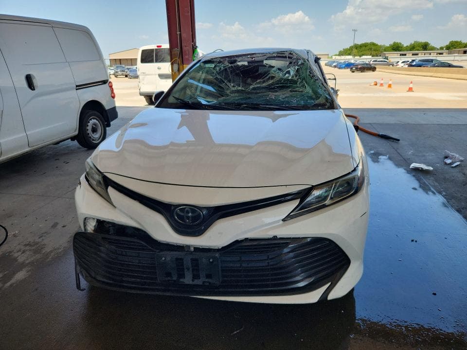 2019 TOYOTA CAMRY LE 5