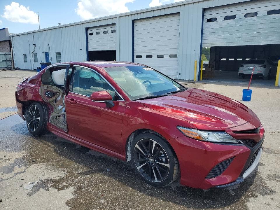 2018 TOYOTA CAMRY XSE 4