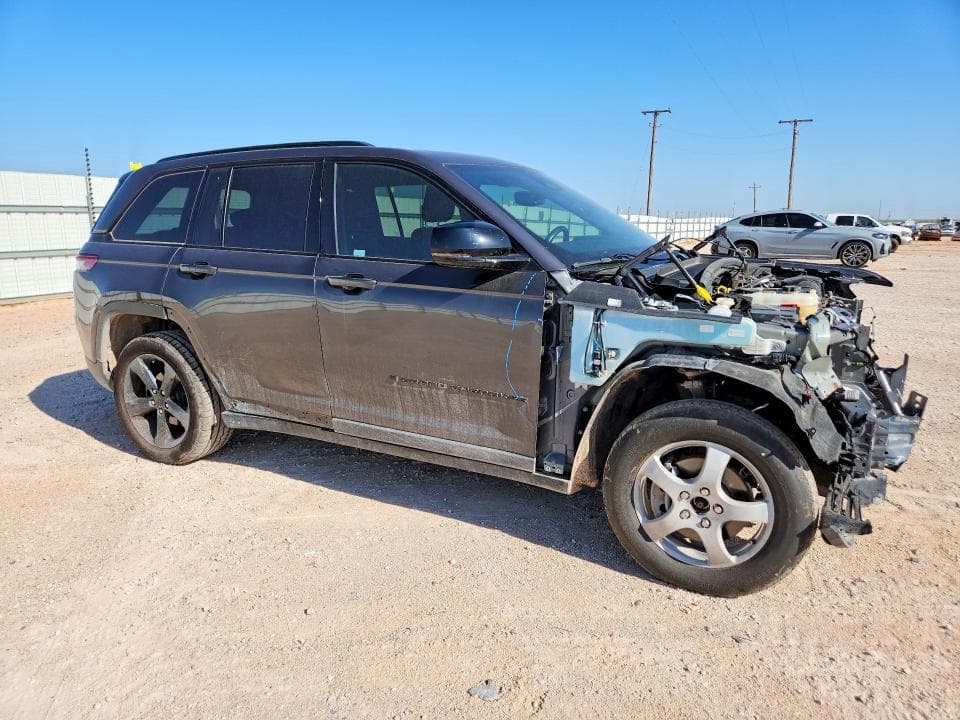 2022 JEEP GRAND CHEROKEE LAREDO 4