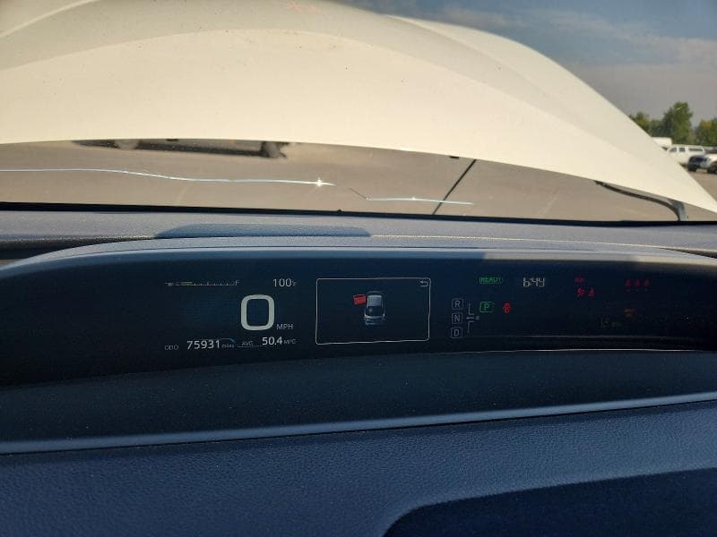 2017 TOYOTA PRIUS THREE TOURING 9