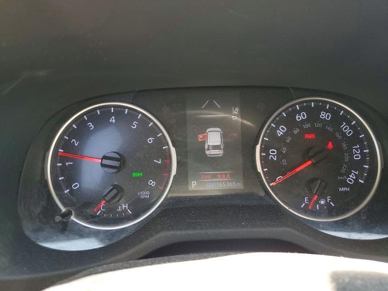 2019 TOYOTA RAV4 XLE 9