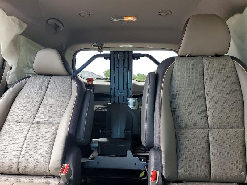 2017 KIA SEDONA SX 10