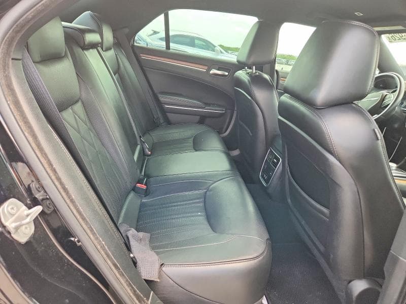 2019 CHRYSLER 300C 10