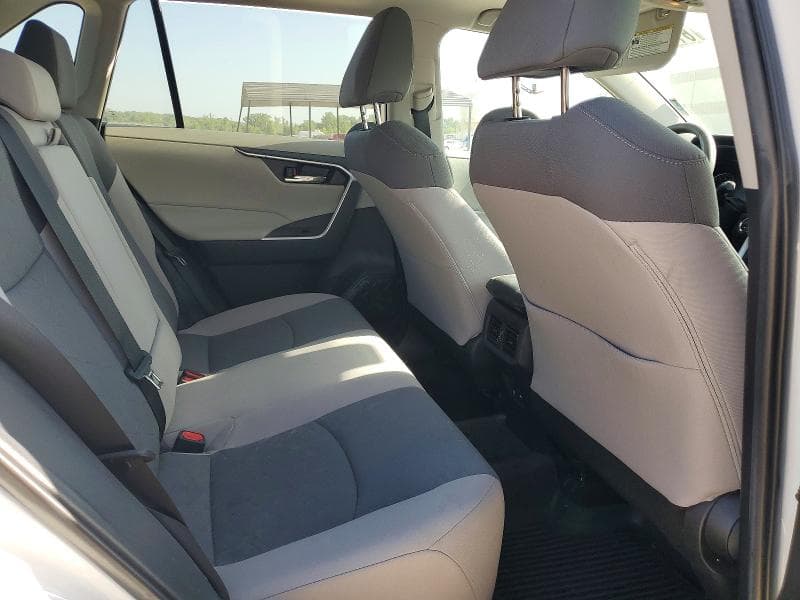 2021 TOYOTA RAV4 XLE 11