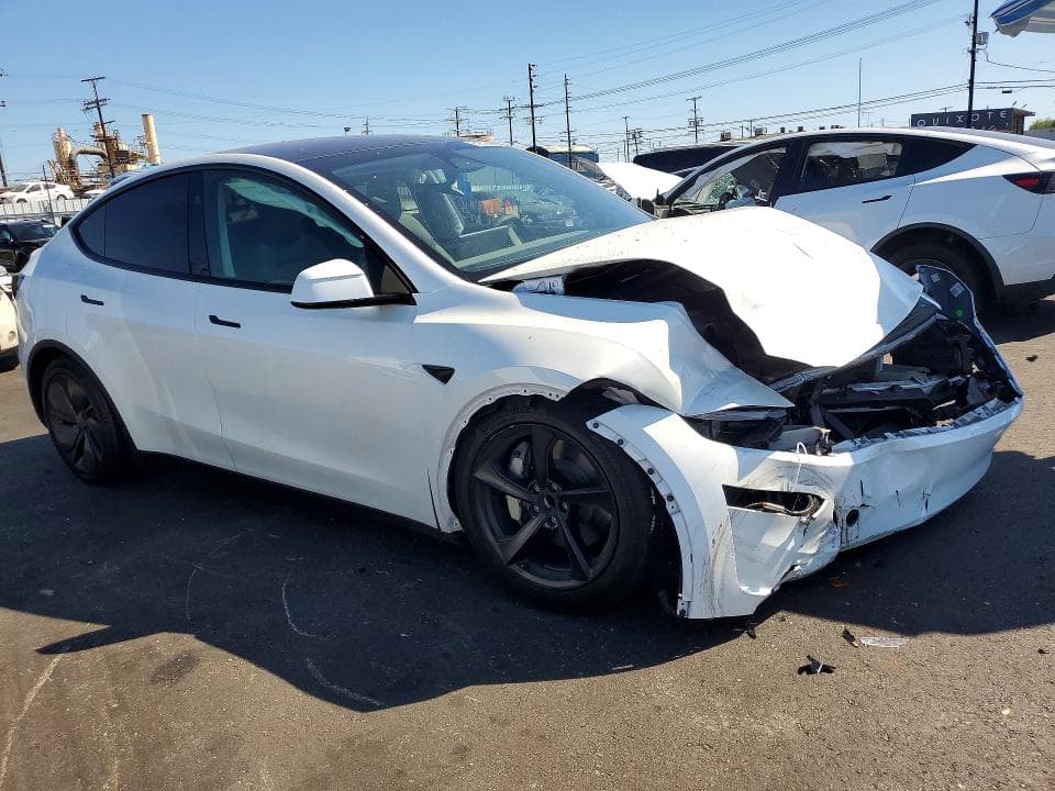 2026 TESLA MODEL Y 4