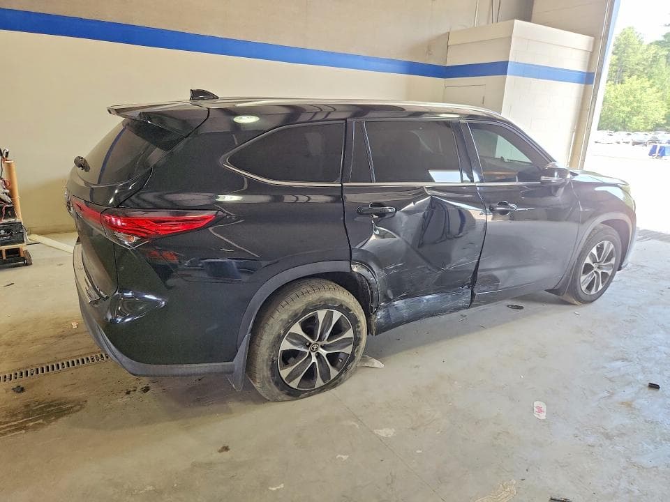 2020 TOYOTA HIGHLANDER XLE 3