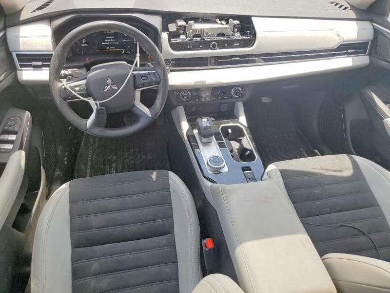 2025 MITSUBISHI OUTLANDER SE 8