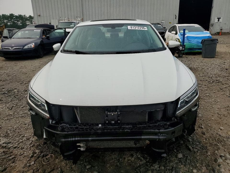 2018 VOLKSWAGEN PASSAT SE 5