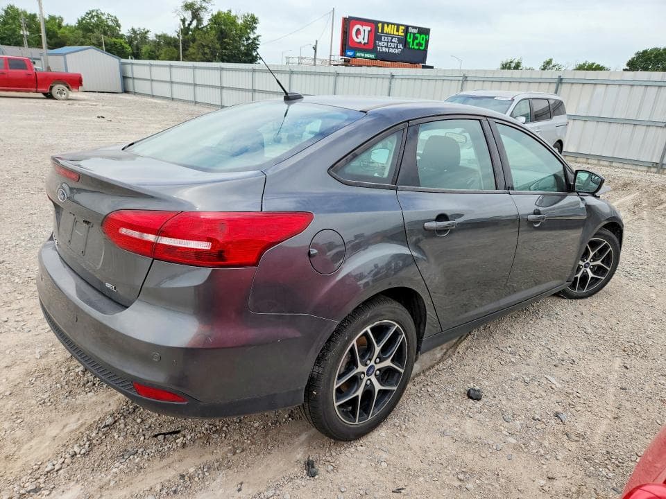 2017 FORD FOCUS SEL 3