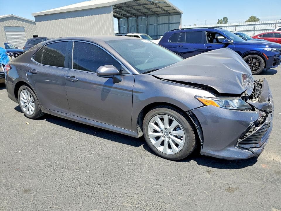 2019 TOYOTA CAMRY LE 4