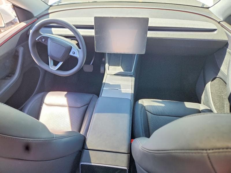 2026 TESLA MODEL Y 8