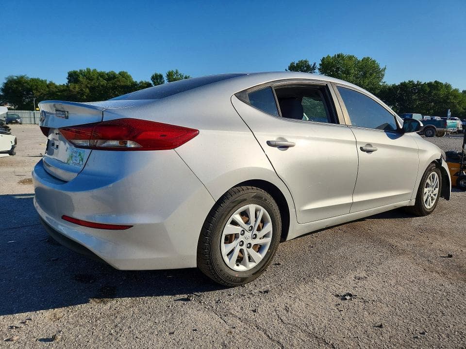 2018 HYUNDAI ELANTRA SE 3