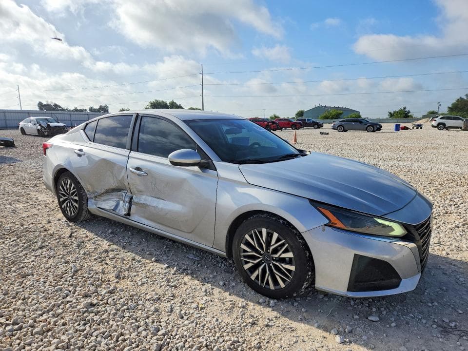 2023 NISSAN ALTIMA SV 4