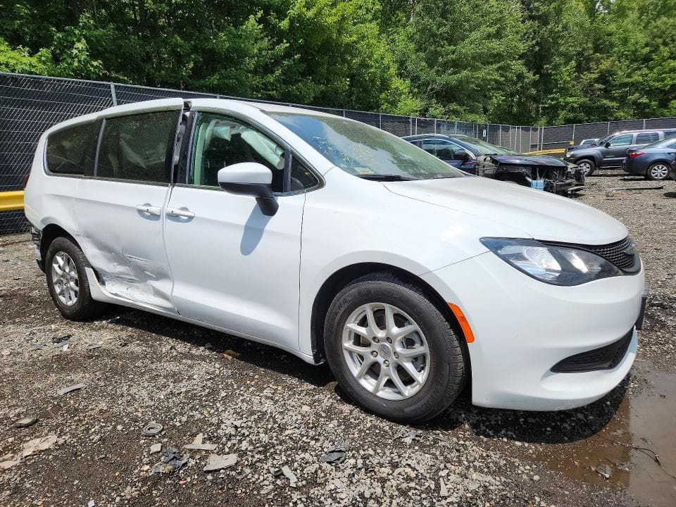 2023 CHRYSLER VOYAGER LX 4