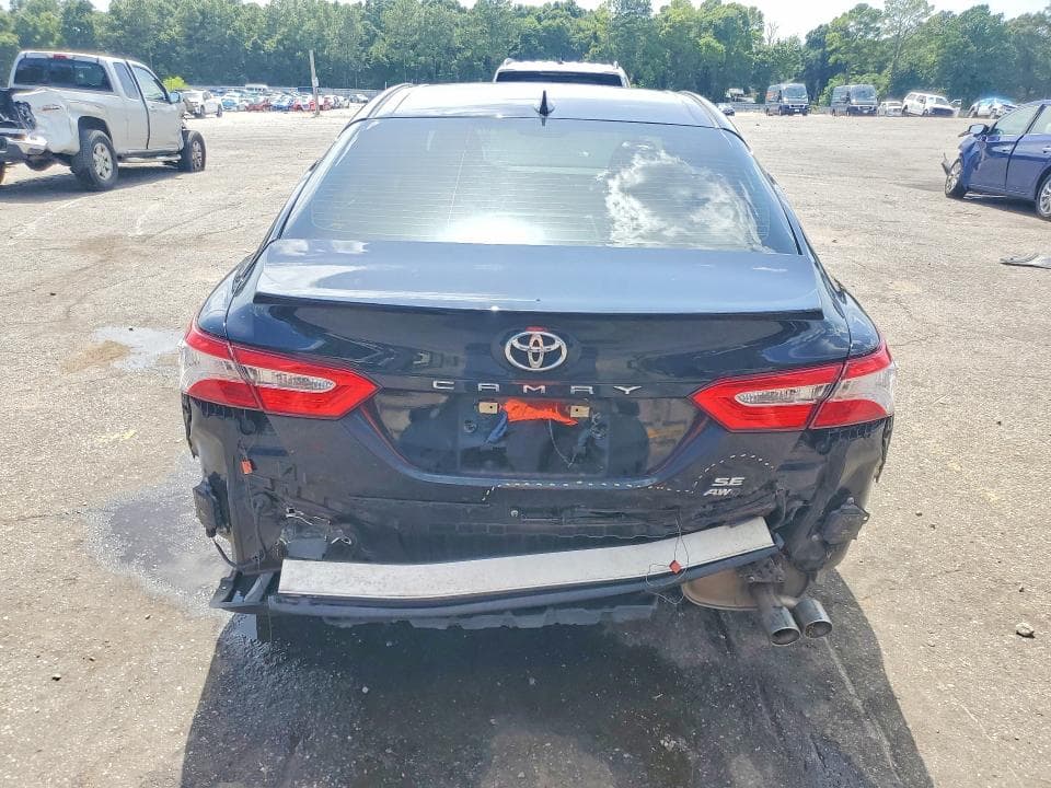 2020 TOYOTA CAMRY SE 6