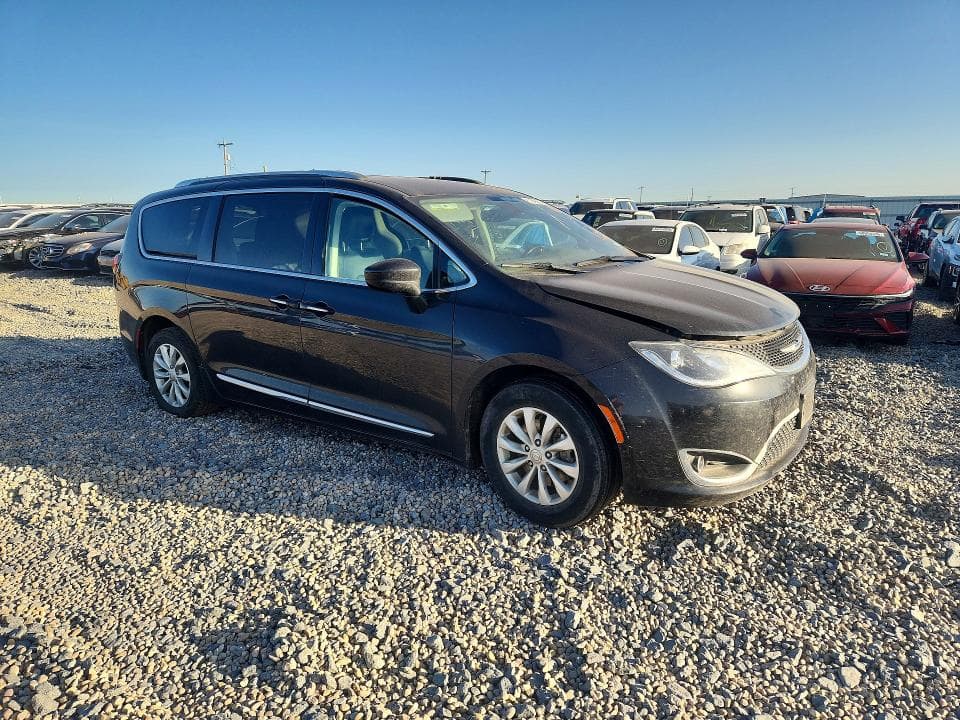 2019 CHRYSLER PACIFICA TOURING L 4