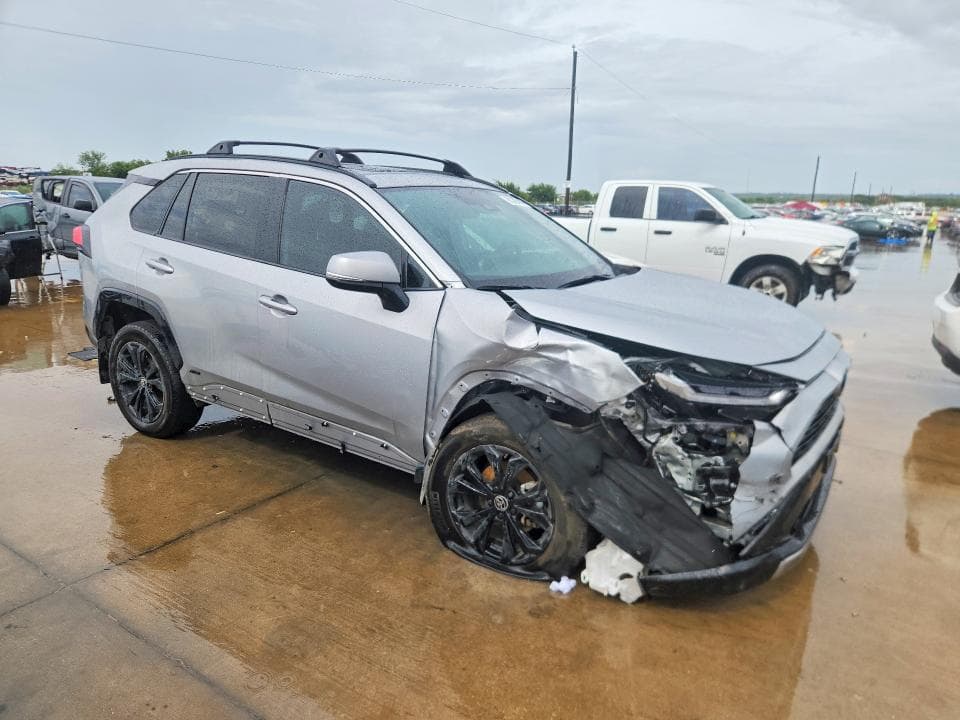 2024 TOYOTA RAV4 SE 4