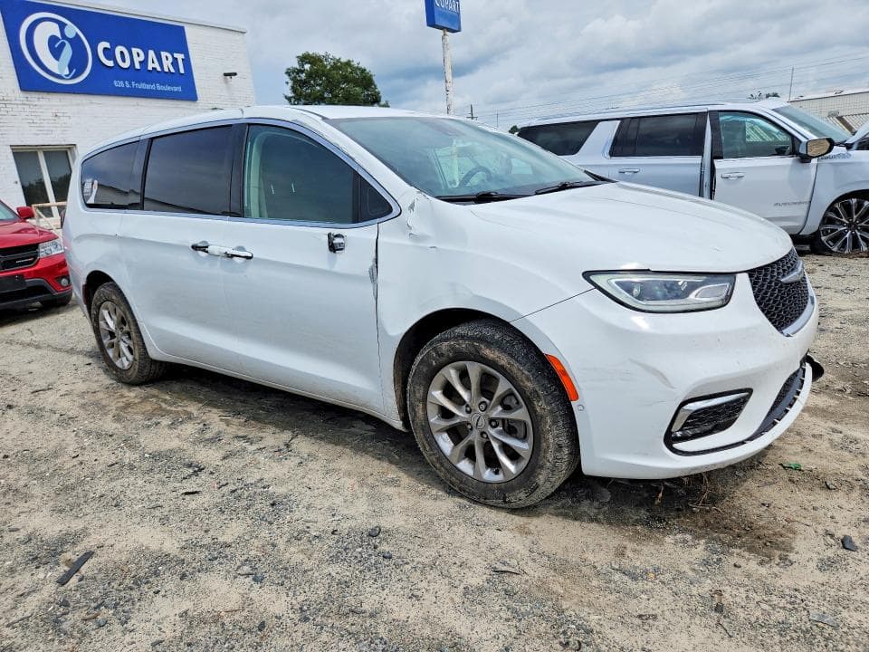 2023 CHRYSLER PACIFICA TOURING L 4