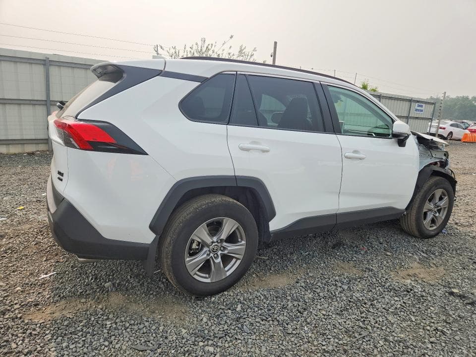 2025 TOYOTA RAV4 XLE 3