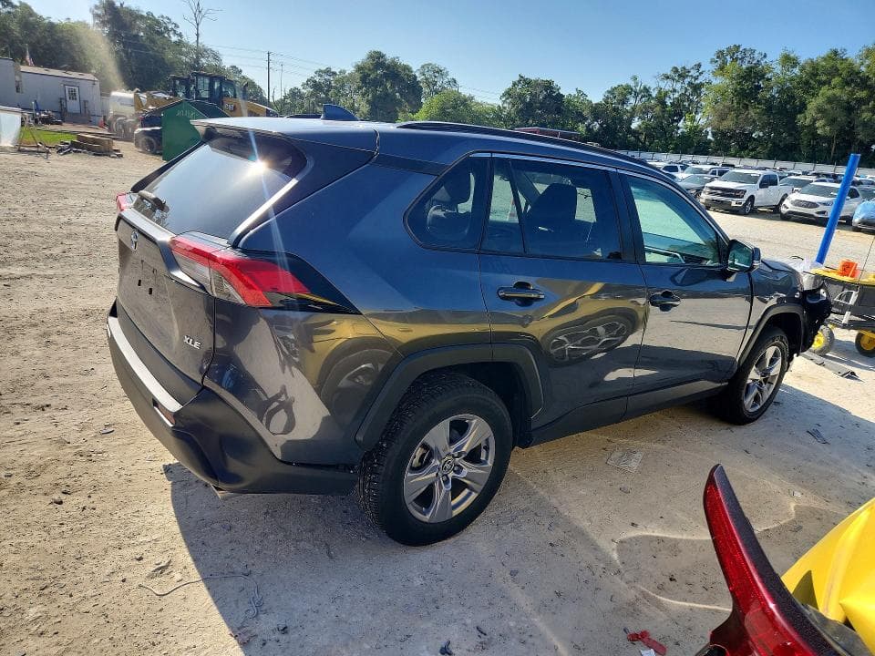 2023 TOYOTA RAV4 XLE 3
