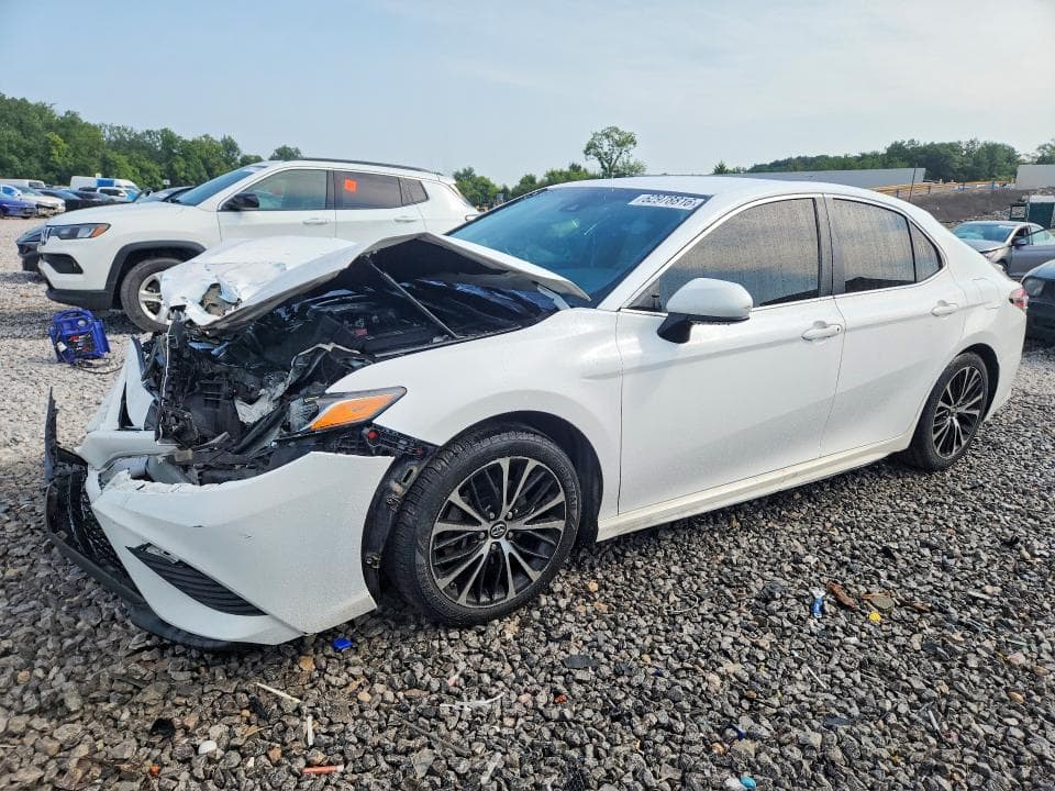 2018 TOYOTA CAMRY SE - 1