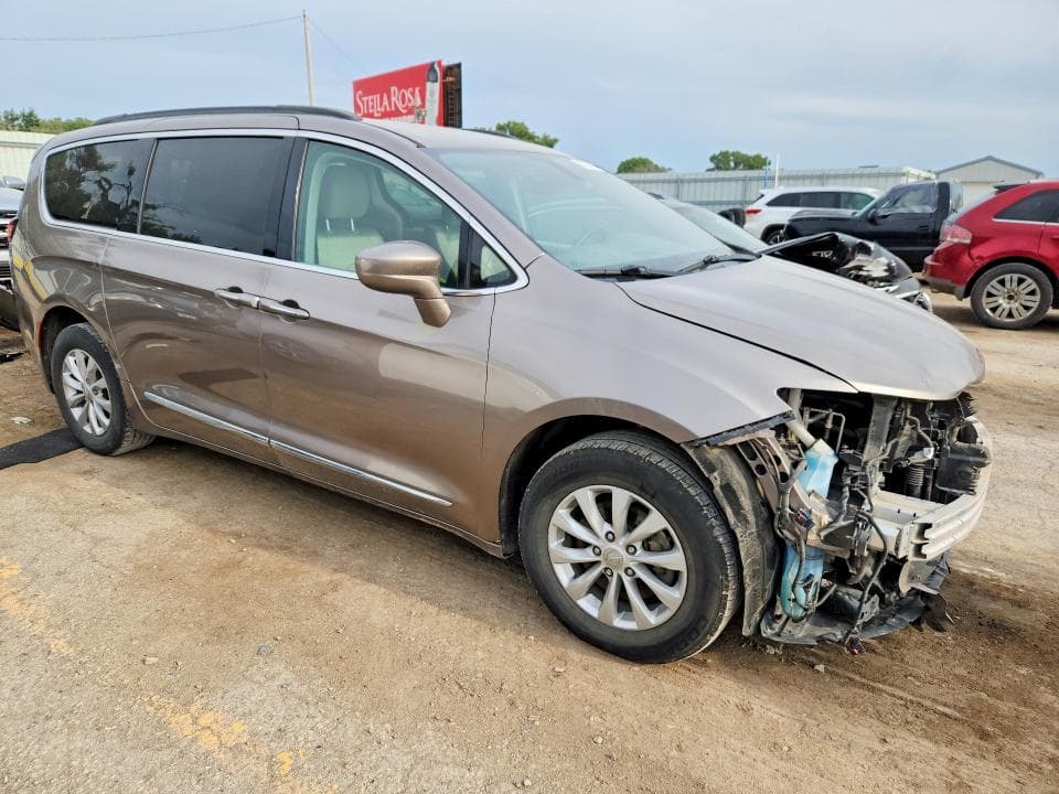 2017 CHRYSLER PACIFICA TOURING L 4