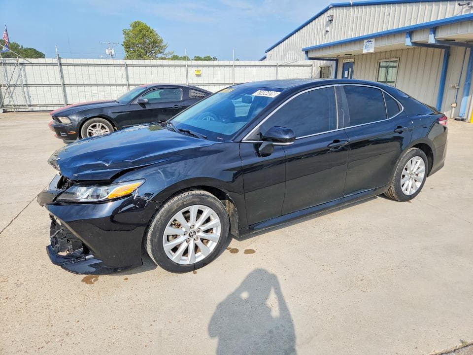 2019 TOYOTA CAMRY LE - 1