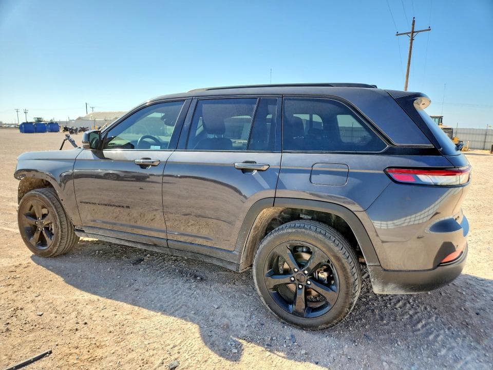 2022 JEEP GRAND CHEROKEE LAREDO 2